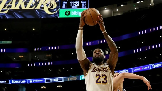 Lakers win Game 4; extend series